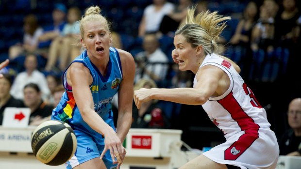 Canberra's Abby Bishop, who was outstanding for the Capitals, takes on Perth's Sami Whitcomb.