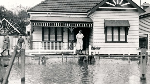 Flooding on Morang Road, Hawthorn, in 1932.