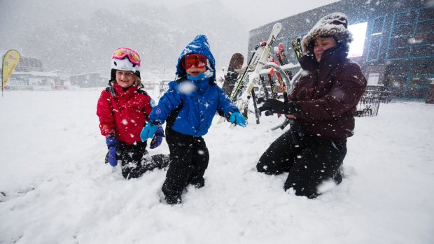 Louise Debenhan and her children Jessica and Oliver play in the snow at Thredbo. 