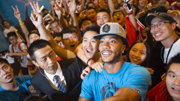 NBA Chicago Bulls' basketball player Derrick Rose with fans in China.