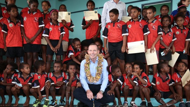 Tony Abbott joins students from Tagai State College on Mer Island.