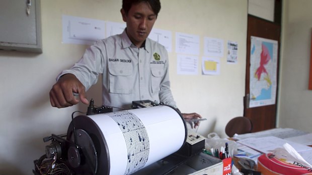 An officer monitors seismic waves at the Mount Agung monitoring station.