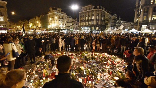 Hundreds of people come together at Place de la Bourse in Brussels to mourn on Wednesday evening.