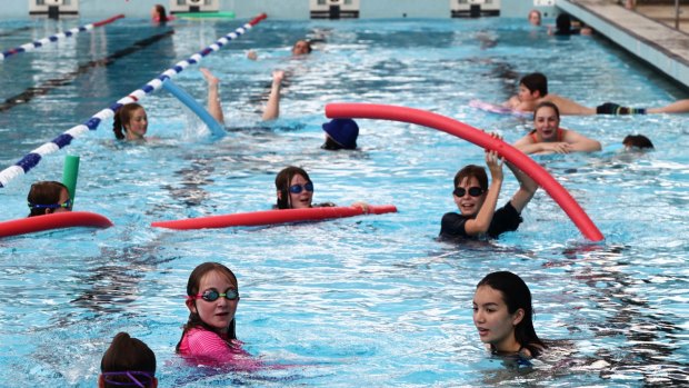 A proposal by the Blue Mountains City Council to close some aquatic facilities has met fierce community opposition.