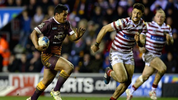 Repeat clash: Anthony Milford runs away from Wigan defenders in 2015.