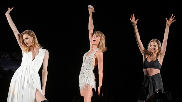 Taylor Swift performs with Andreja Pejic (L) and Lily Donaldson during The 1989 Tour at Soldier Field on July 19, 2015 in Chicago, Illinois.