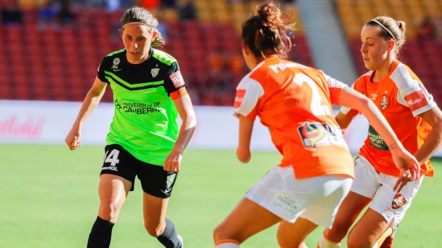 Canberra United ended its disappointing season with a loss against the W-League minor premier Brisbane Roar.
