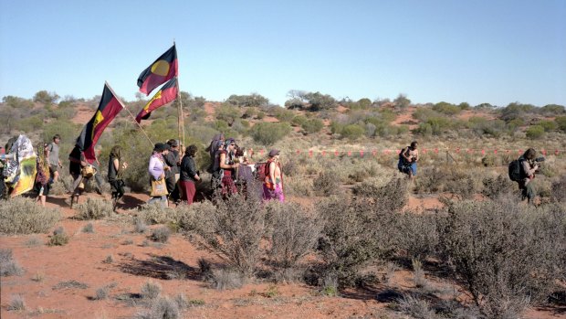 Walking to the mine, Lizards Revenge Protest, Roxby Downs, SA, 2012. 