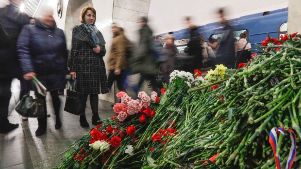 Commuters have left flowers at a symbolic memorial in the St Petersburg metro system where 14 people died and up to 60 were injured in a suicide bombing.