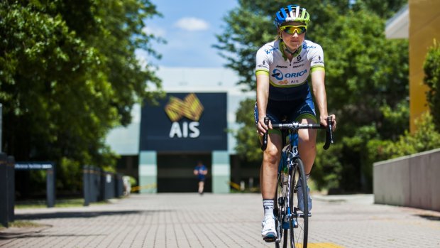 Canberra cyclist Gracie Elvin made it back-to-back wins in the Gooik-Geraardsbergen-Gooik in Belgium.
