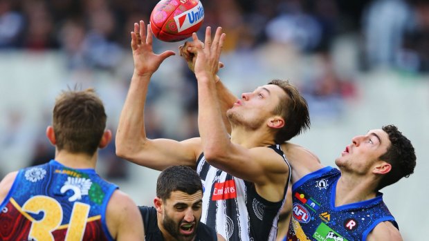 Darcy Moore takes a good grab.