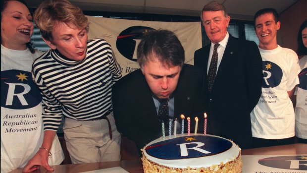 Malcolm Turnbull celebrates the republic movement's seventh birthday in 1998 flanked by former Nationals and Labor politicians Wendy Machin and Neville Wran.