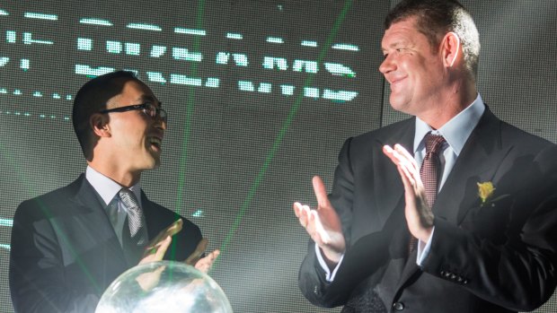 Lawrence Ho and James Packer at a news conference in Manila in 2012. 