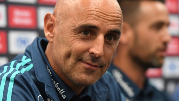 Kevin Muscat won't throw his hat into the ring for the top job at the Socceroos ... at least until there is a ring to throw it into.