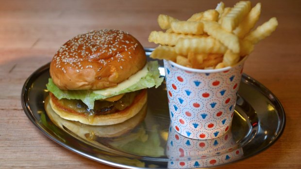 A Huxtaburger with crinkle-cut chips.
