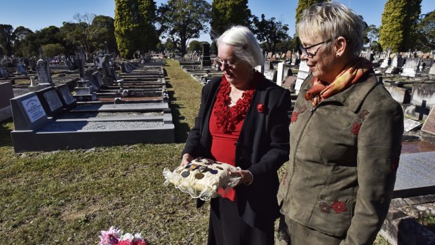 Jennifer Furness and sister Lyndell Ford (scarf) are the great-nieces of the decorated WWI nurse Alice Cashin.
