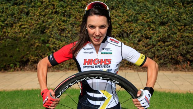 Rebecca Wiasak has defended her Amy's Otway Tour title.