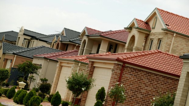 The federal government has been urged to crack down on brokers' incentives. 