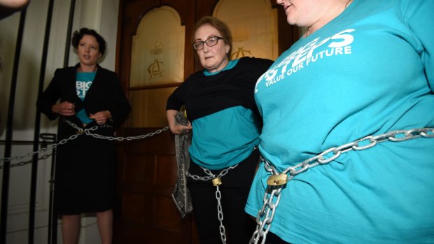 Protesters make their point with chains and padlocks.