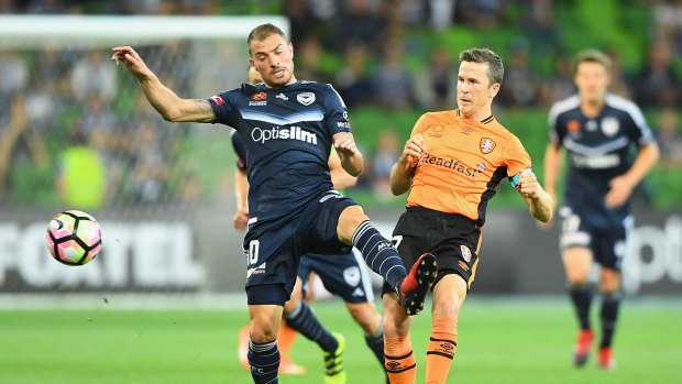 Victory's James Troisi and Roar's Matthew McKay compete for the ball.