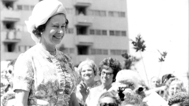 Housing Commission Twin Towers, Queen pictured with crowd after unveiling of plaque. March 14, 1977.