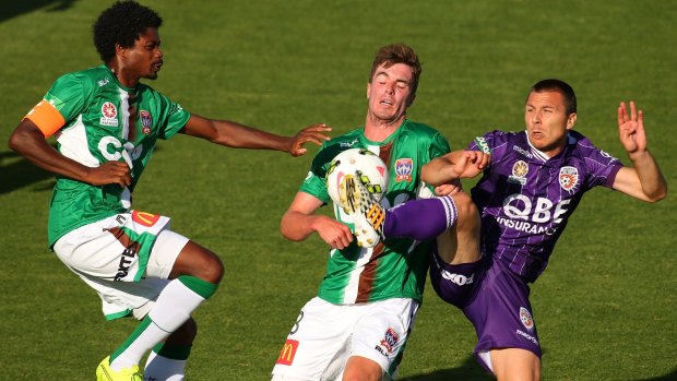 Nebojsa Marinkovic of Perth Glory (right) matches wits with Kew Jaliens and Allan Welsh of the Jets during the round four A-League match at nib Stadium on Saturday.