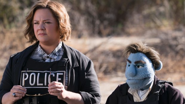 Melissa McCarthy struggles with her muppet co-star in The Happytime Murders.