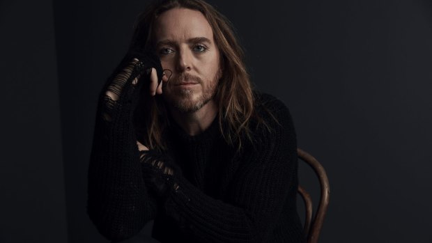 Tim Minchin is returning to his first love ... booking a room and playing a bunch of songs with his ''mob''.
