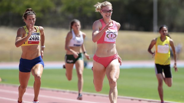 Melissa Breen winning the women's 200-metre final at the AIS track in 2015.