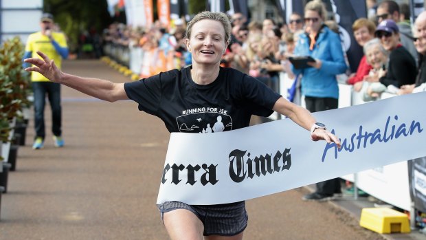 Fleur Flanery winning the Canberra marathon in 2015.