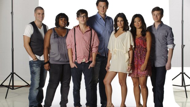 The cast of Glee: Salling at far left.