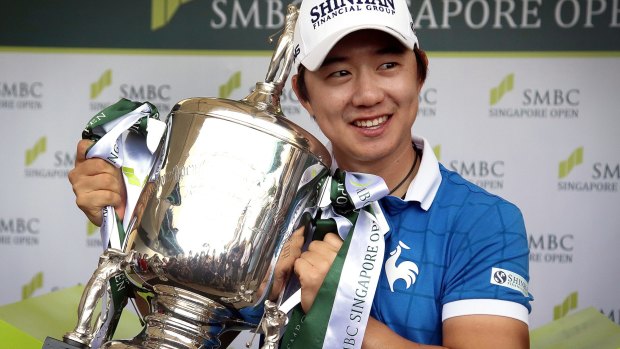 Song Young-han poses with his trophy.