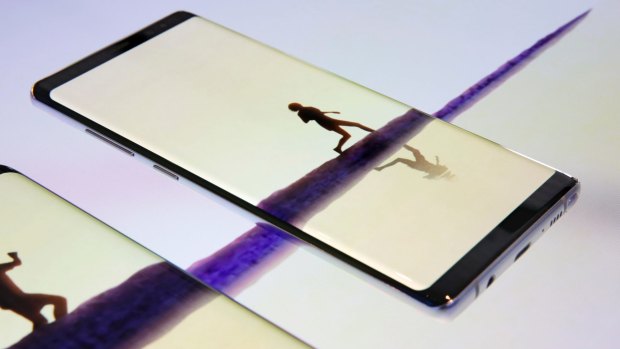 Like the S8 and S8+, the Photo, Galaxy Note 8 features an 'Infinity Screen'.