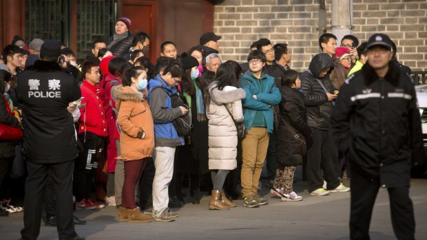 Disgruntled Ezubao investors wait for an answer outsite the State Bureau for Letters and Calls Reception Division in Beijing early last month. 