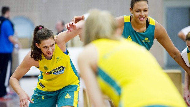 Marianna Tolo and Liz Cambage train with the Opals.