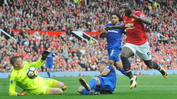 Manchester United's Romelu Lukaku attempts a shot on goal  against Everton at Old Trafford on Sunday.