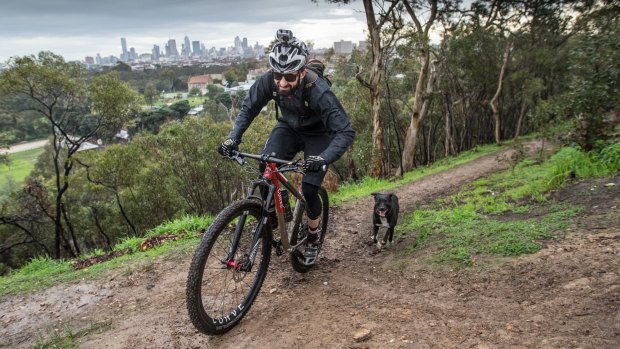 Former world champion mountain biker Troy Bailey grabs his trail-running dog Chloe to ride a complete lap around Australia.