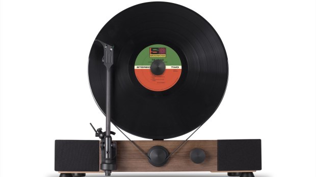 A verticle turntable: weirdly beautiful.