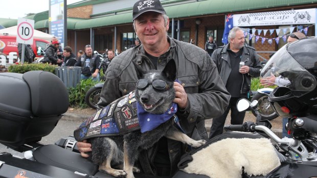 Tex O'Grady and Bundy, who have ridden 1 million kilometres by motorbike for charity.