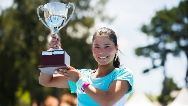 Risa Ozaki won the women's Canberra International in straight sets.