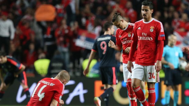Disappointed Benfica players after the match.