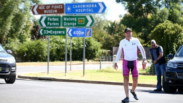 Mr Abbott stops in Canowindra during the 2016 Pollie Pedal tour.