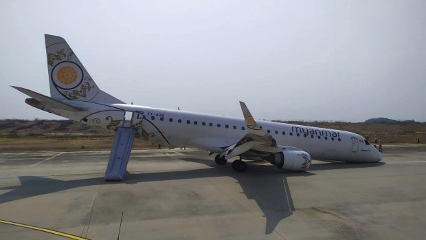 A Myanmar National Airlines plane made a scheduled but emergency landing at Mandalay International Airport on only its rear landing wheels after the front landing gear failed to deploy.