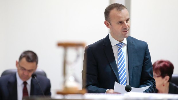 ACT Chief Minister Andrew Barr wants to resolve the doctors' grievances 'quickly and calmly'.
