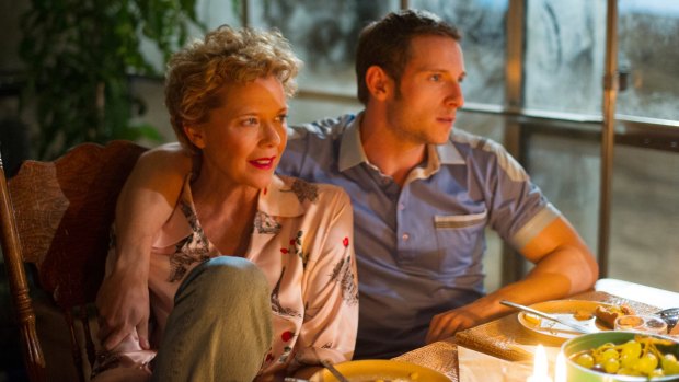 Annette Bening as Gloria Grahame and Jamie Bell as Peter Turner.