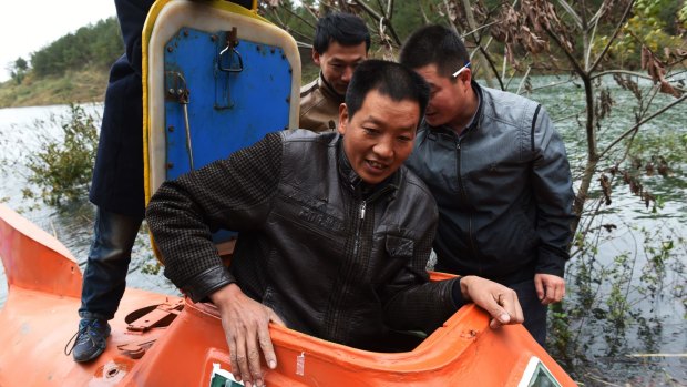 Farmer Tan Yong prepares to take his home-made submarine for a spin in Danjiangkou reservoir, in China's central Hubei province. 