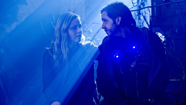 Amanda Schull as Cassandra Railly and Aaron Stanford as James Cole.