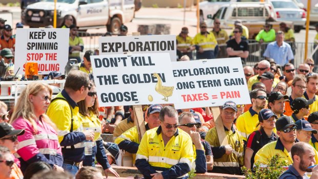 More than 1000 people associated with the gold sector rallied against the WA government's proposed 50 per cent increase in the gold royalty rate in Kalgoorlie in September.