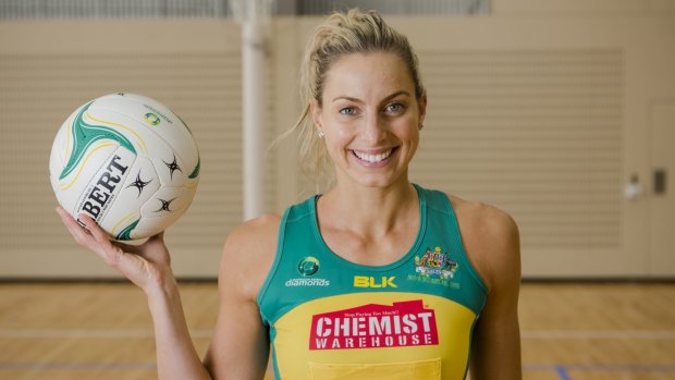 Laura Geitz has announced her return to netball after signing with the Queensland Firebirds.