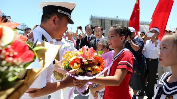 Hundreds of people from the Brisbane Chinese community welcomed the crew from two Chinese navy ships, the Jinan and the Yiyang, as they arrived at the Port of Brisbane.
